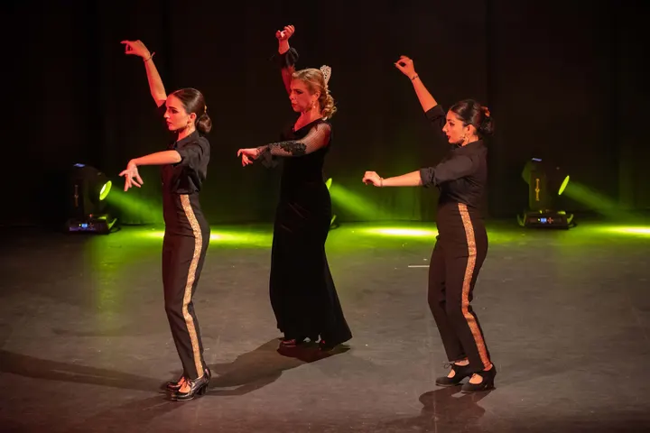 R.D Raquel Damas — baile-studio en Jaén — 2