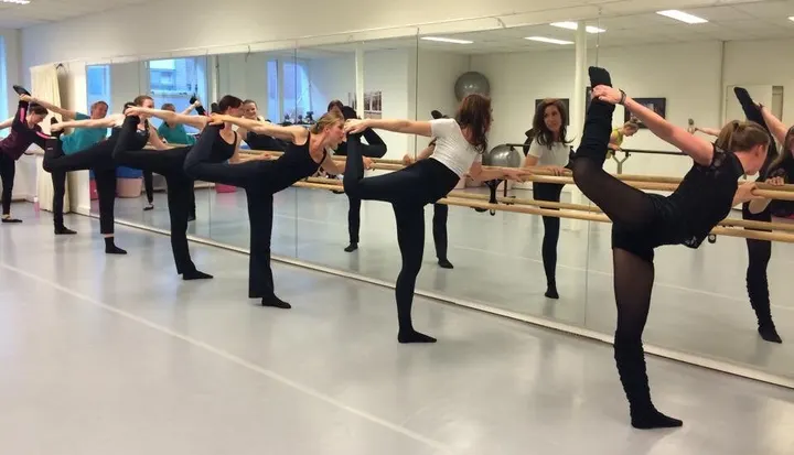 Friesche ballet school — barre-studio in De Zwette I, Leeuwarden — 3