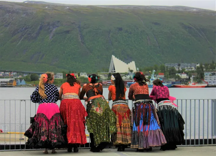 Far North Dancers — Dans i Hansjordnesbukta, Tromsø