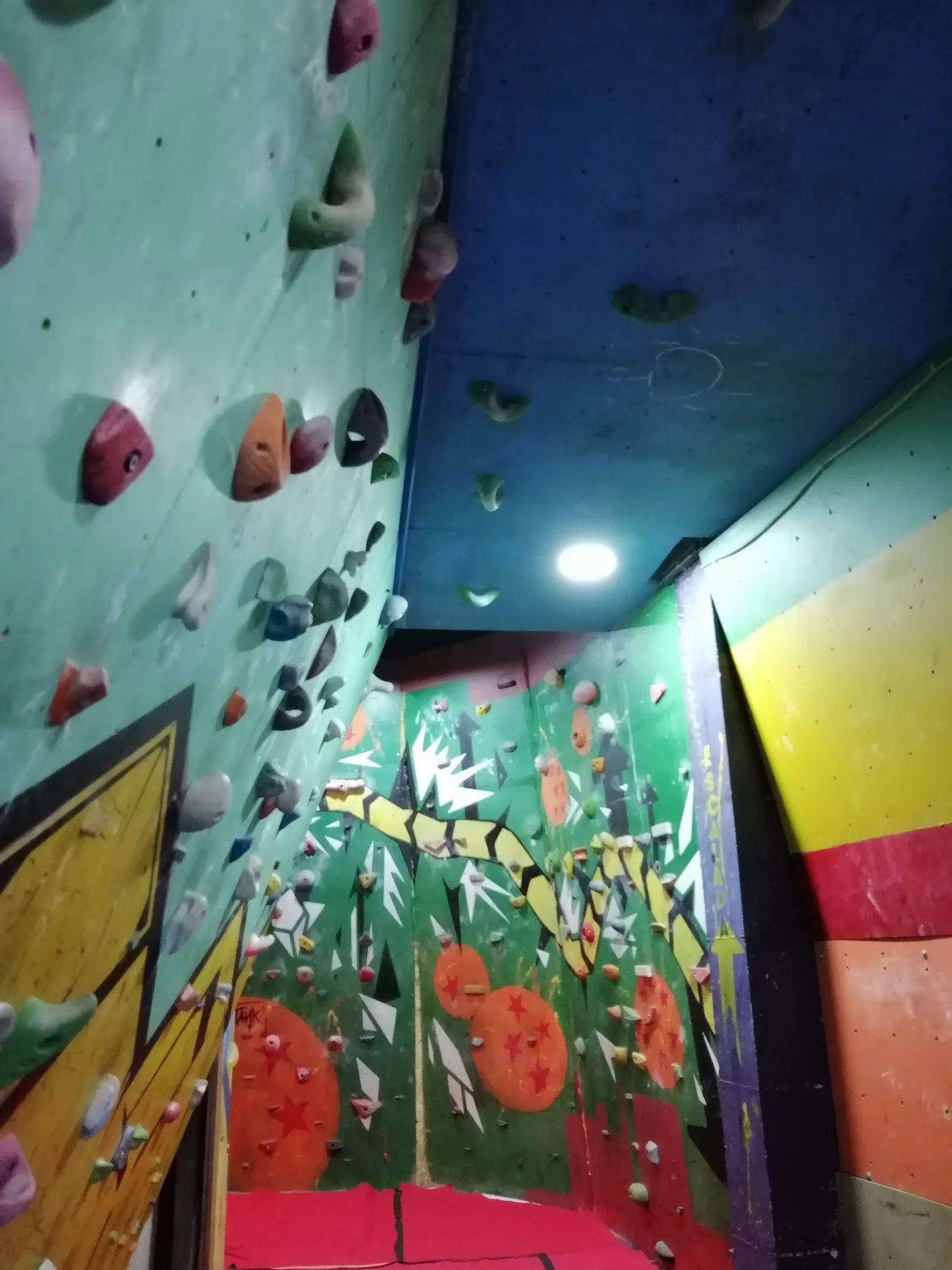 R-evolution school — escalada-studio en Valencia — 3