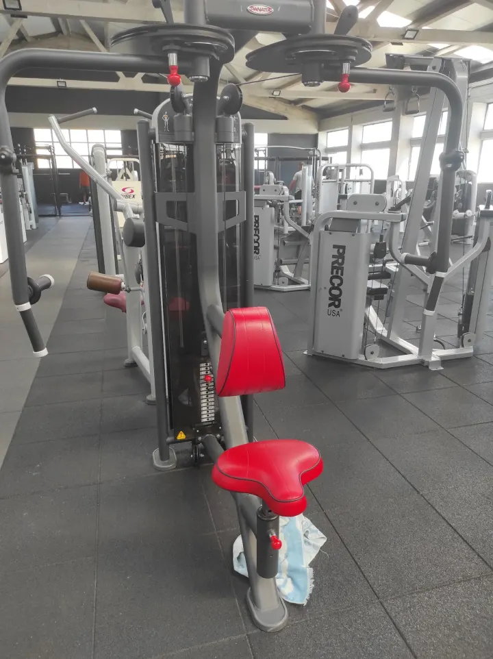Iron Fitness Center — Ginásio em Póvoa de Santa Iria
