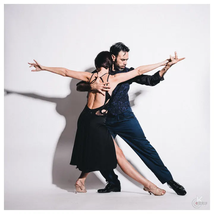Aix-en-Tango — Danse à Éguilles