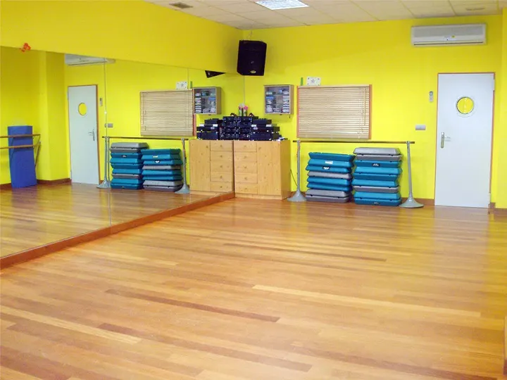 ACADEMIA ESTRYMENS II — baile-studio en Barrio Puerta, Colindres — 2