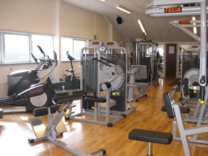 First Fitness. Tjørring Idrætsforening — Træningsstudio i Brogård Huse, Herning