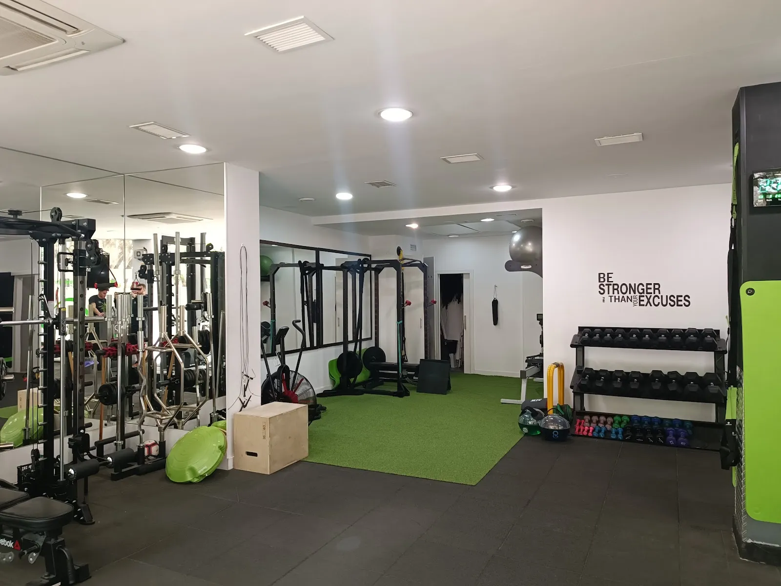 Unlimited Entrenamiento y Salud — entrenamiento personal-studio en Marbella — 3