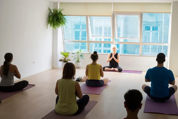 Fluindoyoga — yoga-studio i O Berbés, Vigo