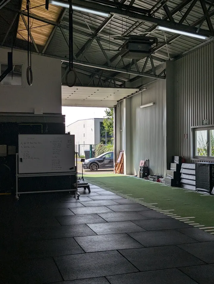 Die Krafthalle Laufbahn — cycling-studio in Höhenberg, Köln — 2