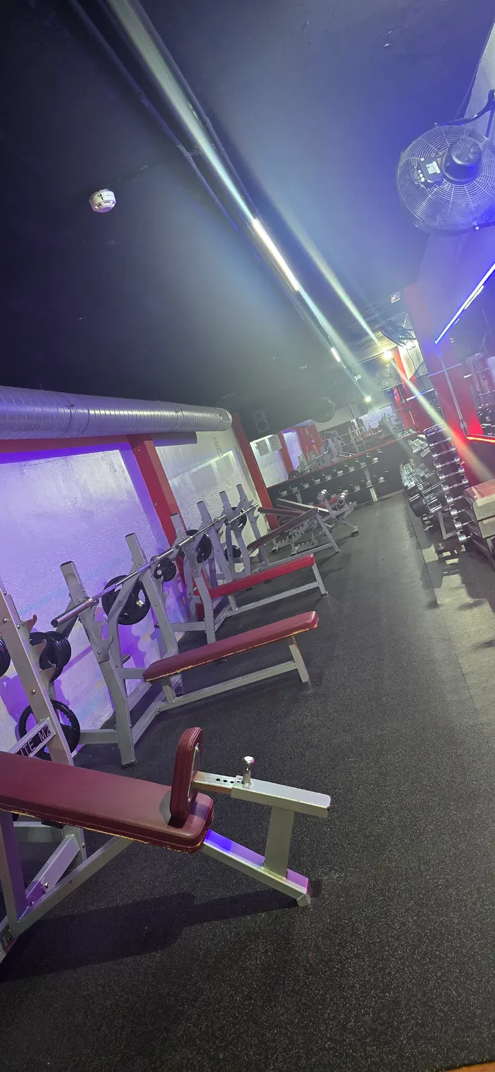Iron Gym — estudio de fitness-studio en Badalona — 3