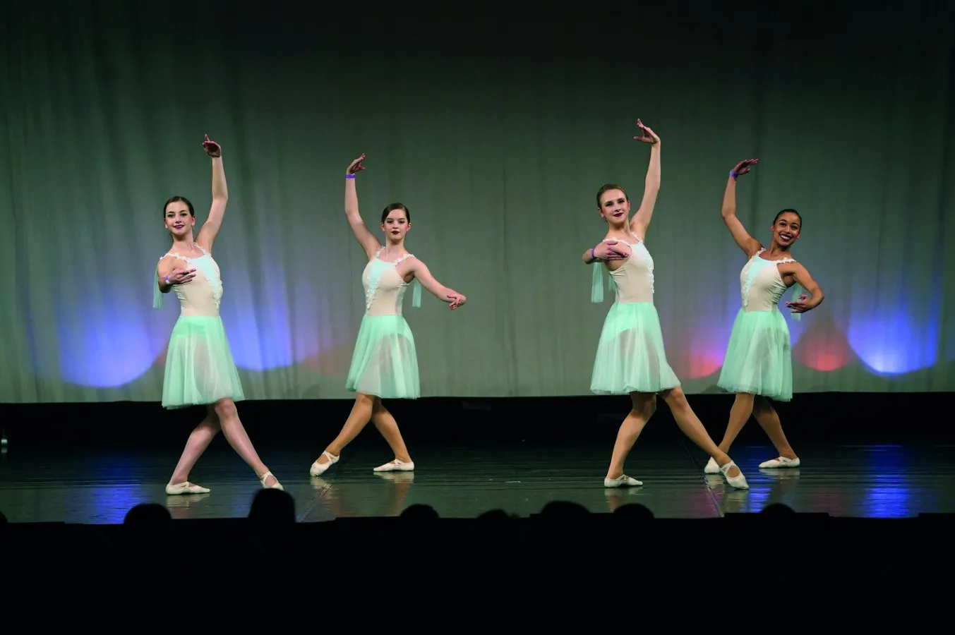 1. Team Lena -Fitnesskurse im Tanzwerk Wesseling — träningsstudio i Köln — 3