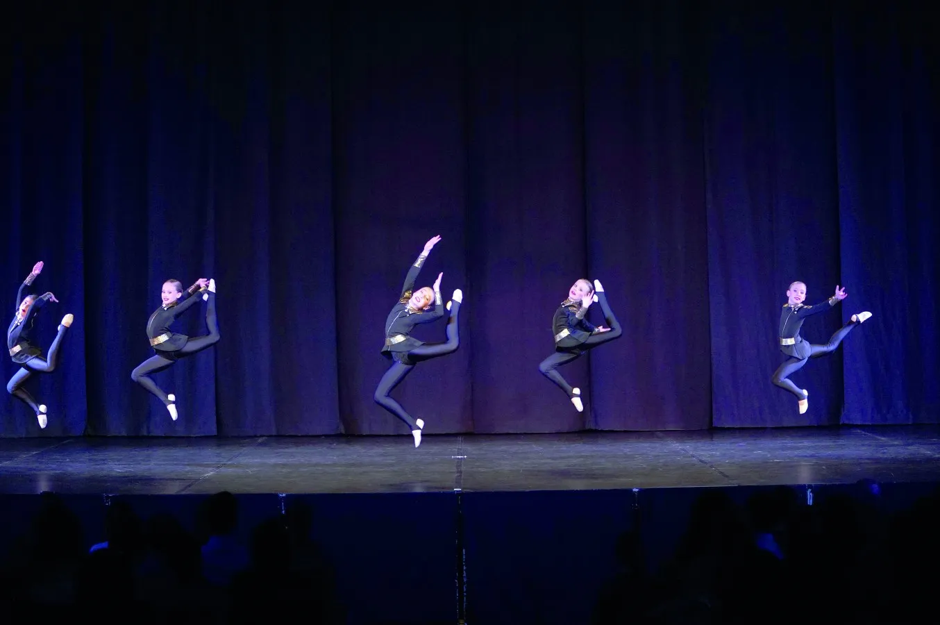 1. Team Lena -Fitnesskurse im Tanzwerk Wesseling — träningsstudio i Köln — 4