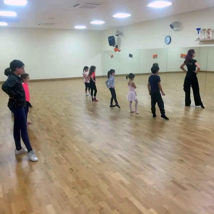 Oé Danses — danse-studio à La Martinière, Notre-Dame-d'Oé — 2