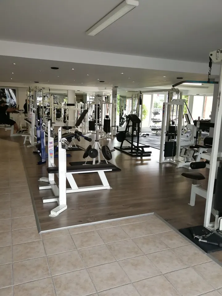 B-Fit — fitnessstudio in Blumenberg, Köln — 2
