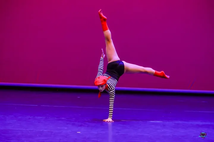 Centro Oficial de Danza La Duncaniana — baile-studio en Benicalap, Valencia — 3