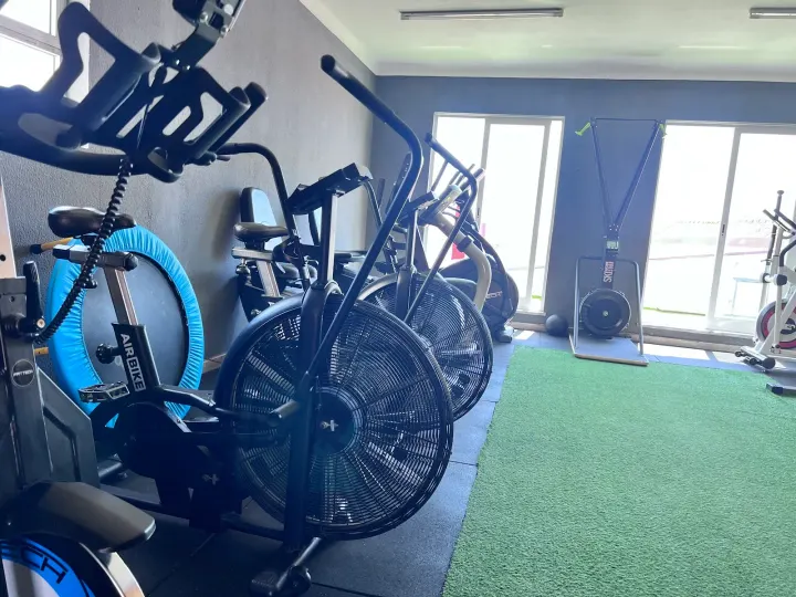 Feelgood Fitness Center — Ginásio em Charneca de Caparica