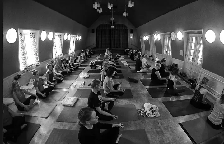 Yoga Älvsjö — yoga-studio i Älvsjö, Stockholm
