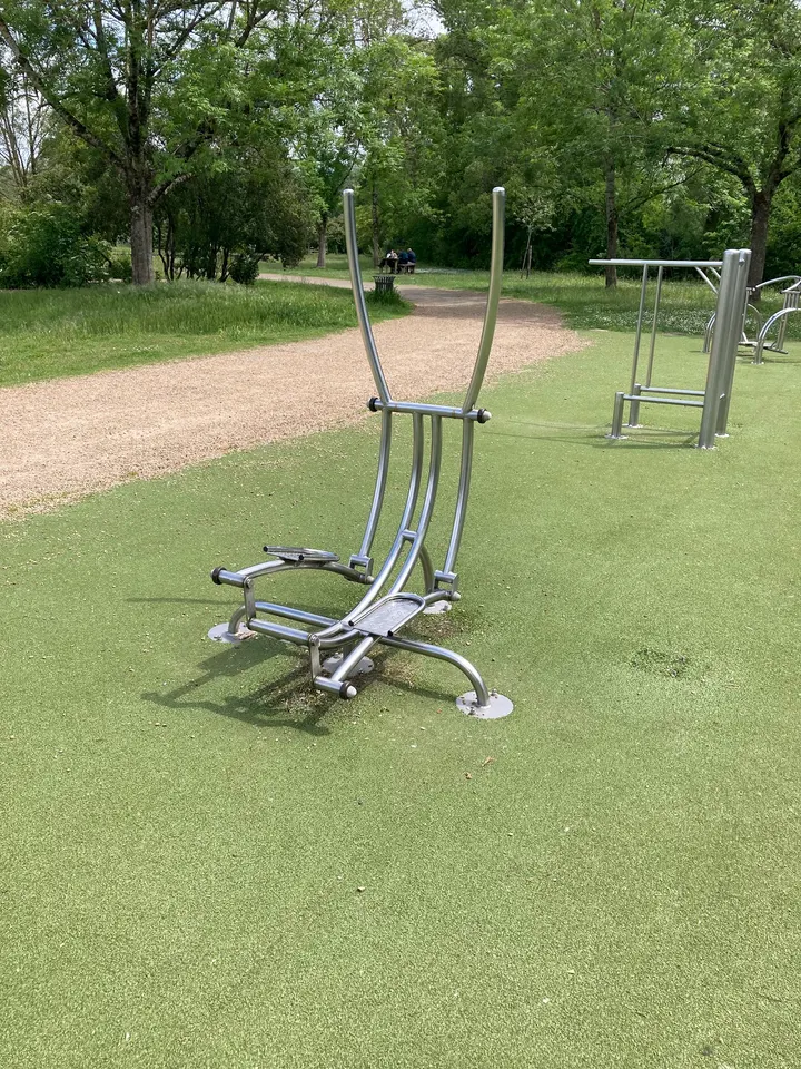 Aire de fitness — salle de fitness-studio à La Fosse Raviau, Tours — 3