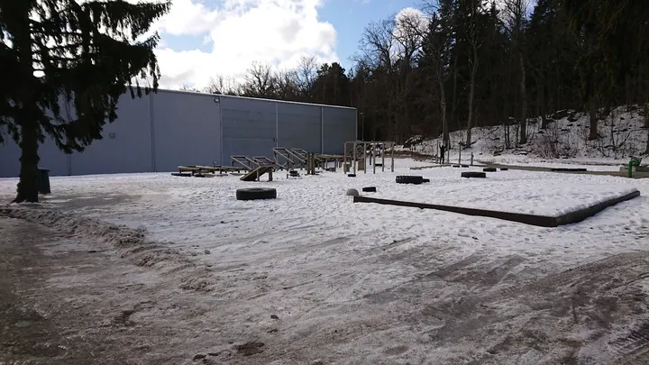 Rocklunda Utomhusgym — calisthenics-studio i Aroslund, Västerås — 2