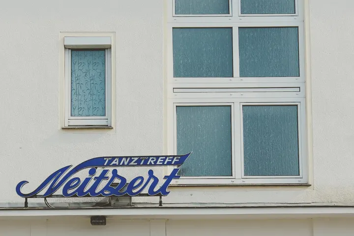 Neitzert Tanzschule — Tanz in Börkhauser Feld, Solingen
