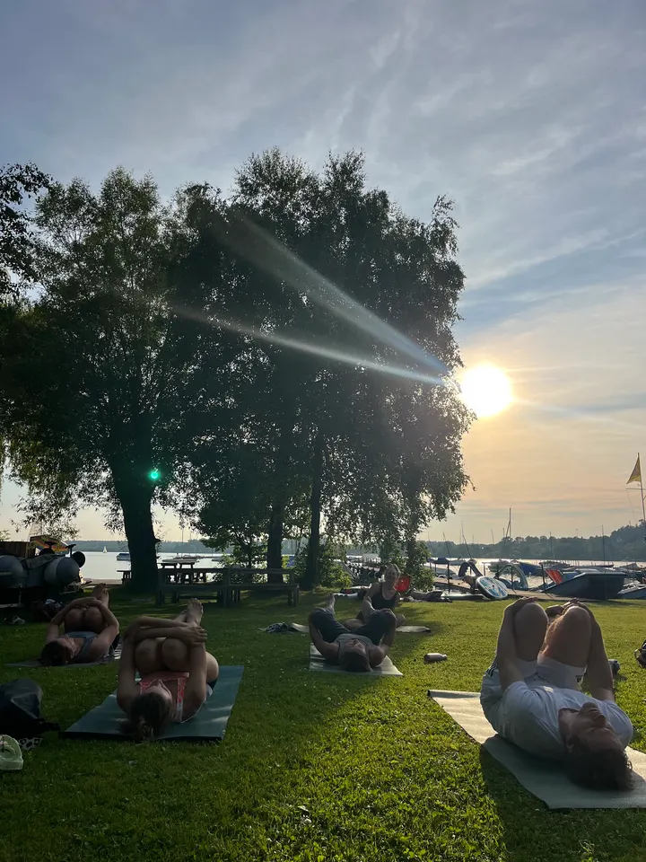 POP UP YOGA am See — Yoga in Wörthsee