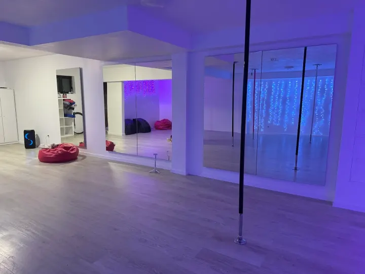 Aerial&Dance Palacio Praceta Belmonte — Pole dance em Alcabideche