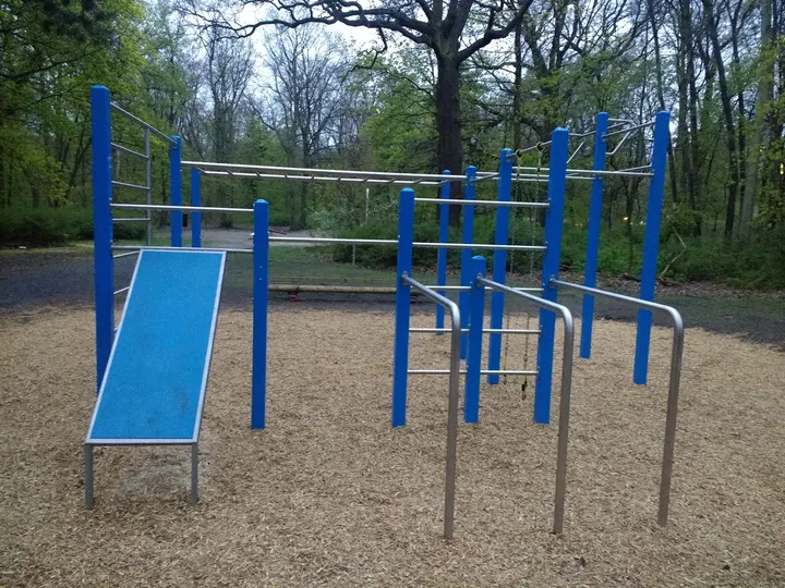 Fitnessbereich, Sportbereich, Street workout, Calisthenics, Fitness — fitnessstudio in Zoo, Hannover — 2