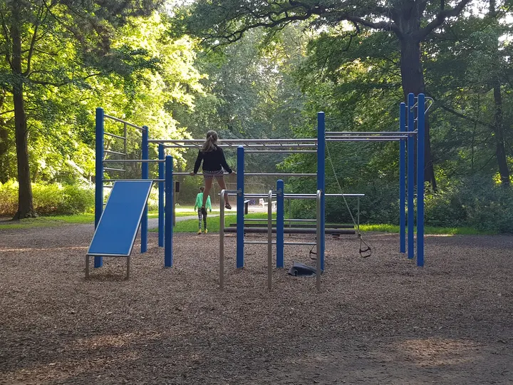 Fitnessbereich, Sportbereich, Street workout, Calisthenics, Fitness — fitnessstudio in Zoo, Hannover — 3