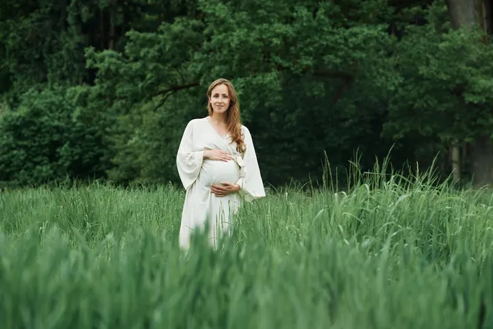 womb woman anne gabler — Meditation in Bahnhofs- und Bismarckviertel, Augsburg