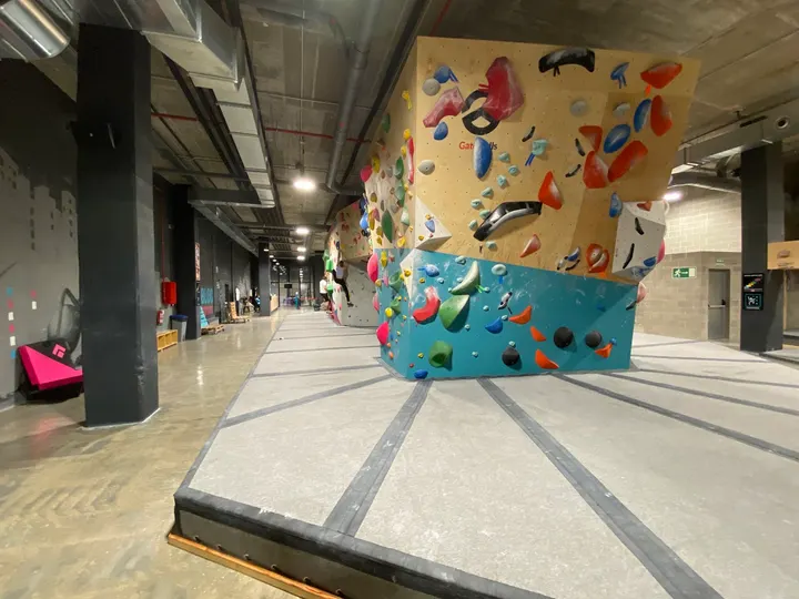 Bloc District Marina — boulder-studio en Barcelona — 3