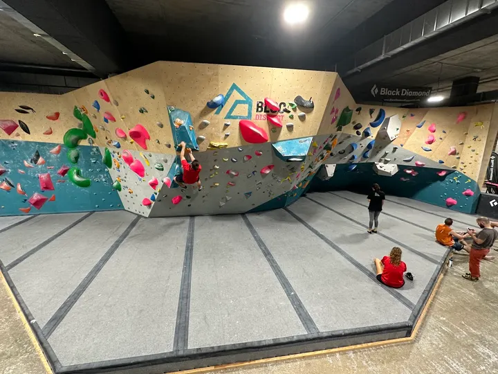 Bloc District Marina — boulder-studio en Barcelona — 4