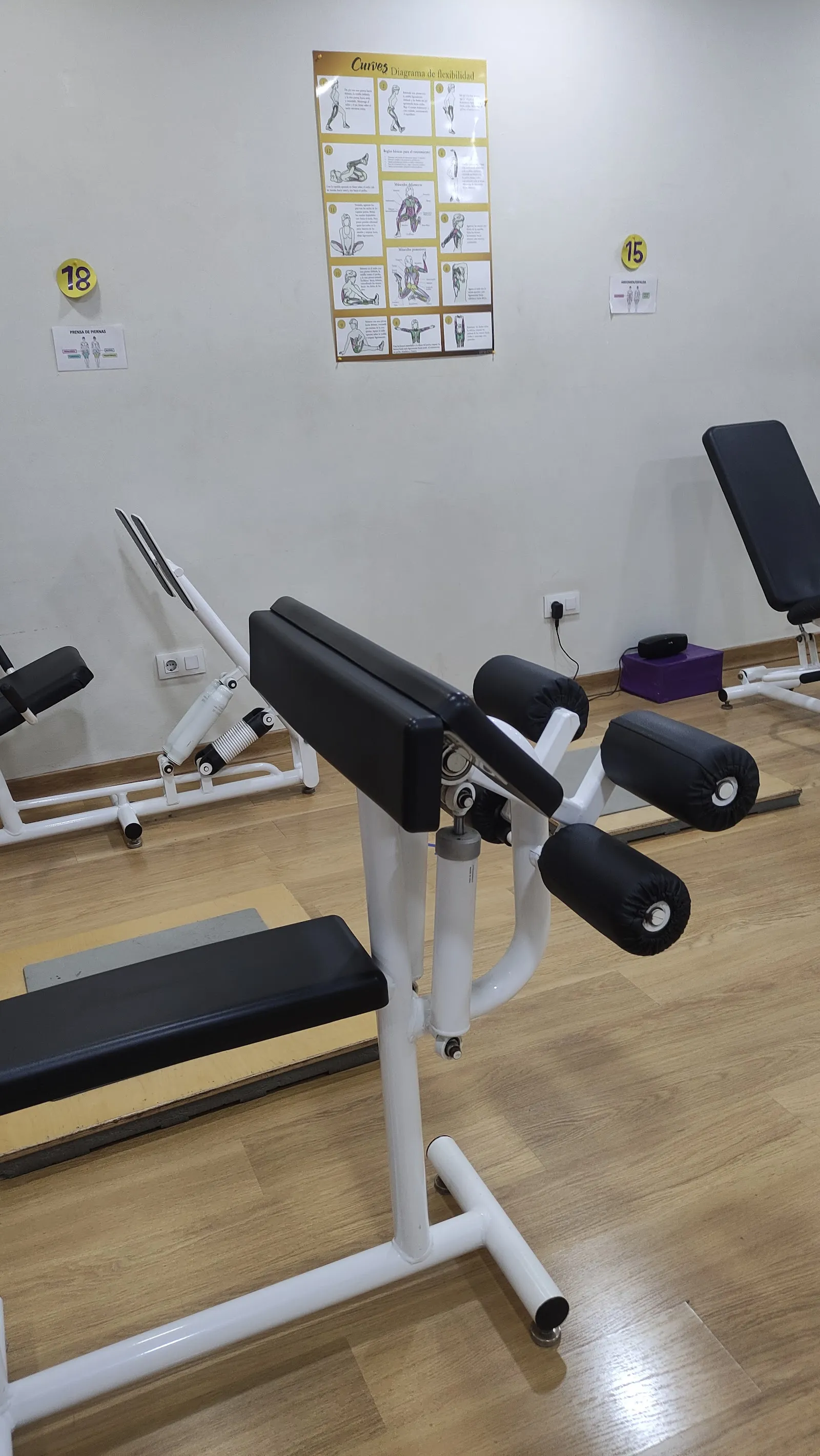 CURVES — estudio de fitness-studio en Sevilla — 4