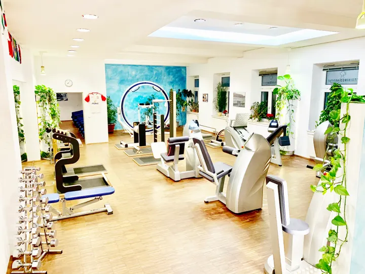 Baum Prof. Dr. Trainingsinstitut — fitnessstudio in Junkersdorf, Köln — 2