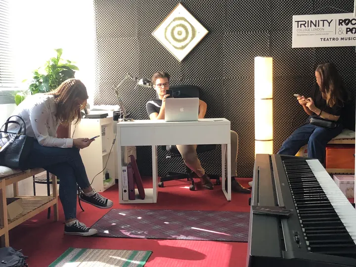 Escuela Liliana Aracil — baile-studio en Sevilla — 4