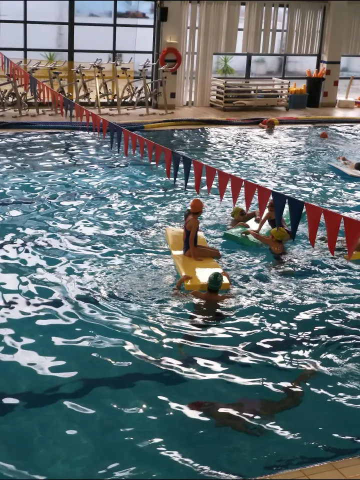Piscina dos Bombeiros Voluntários — Ginástica em Nossa Senhora do Pópulo, Caldas da Rainha