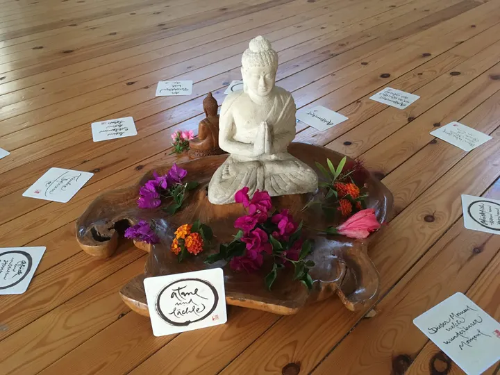 Bewegt & Entspannt – Yoga, Yogareisen, Entspannung, Physiotherapie und Coaching in Bielefeld — yoga-studio in Bielefeld — 4