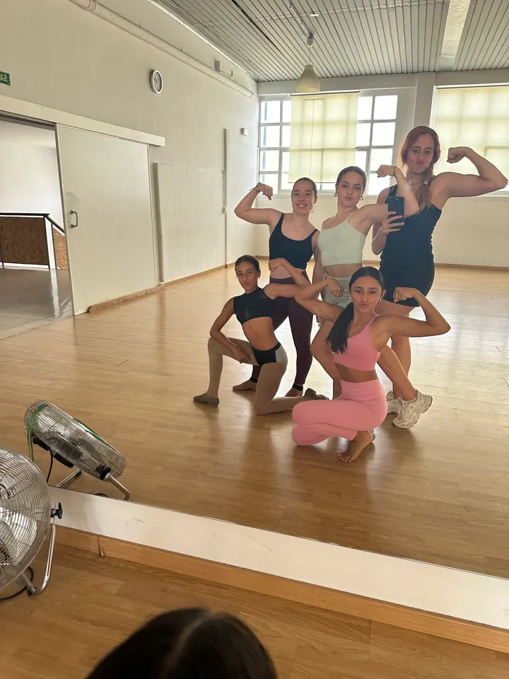 Escuela de danza Media Punta — baile-studio en A Veiguiña, Vigo — 2