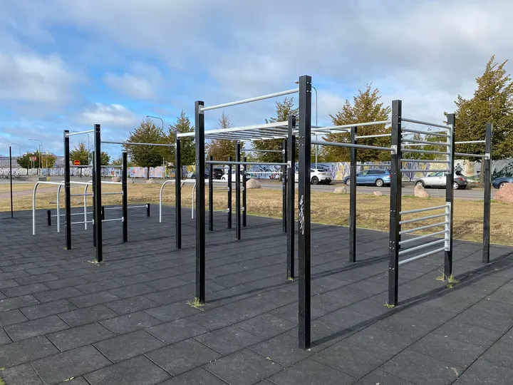 Street Workout -treenipaikka — Fitnessstudio – Hernesaari, Helsinki