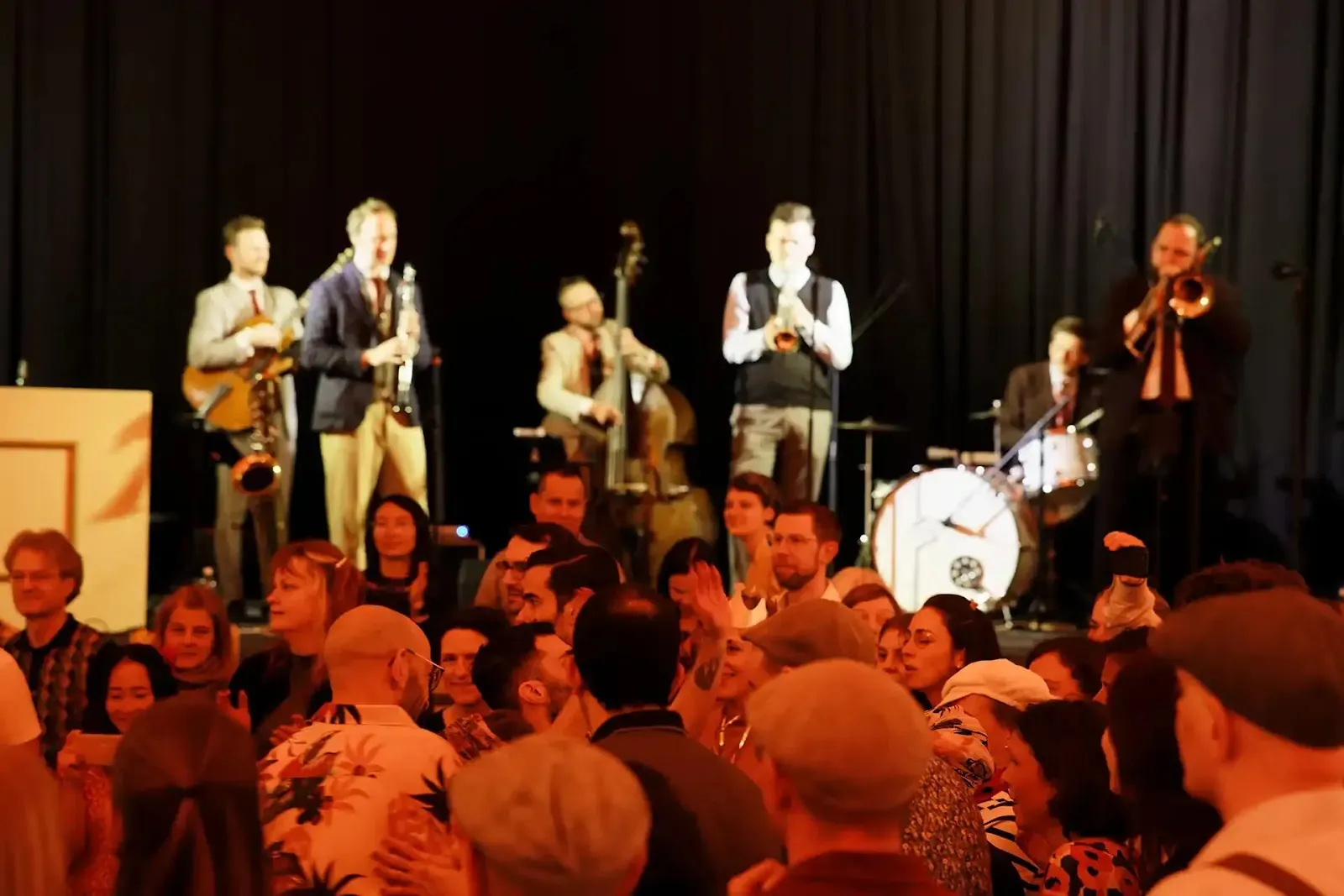 Dresden-Hepcats e.V. • Swing tanzen in Dresden • Lindy Hop - Balboa - Charleston - Shag - Solo-Jazz — tanz-studio in Johannstadt-Nord, Dresden — 2