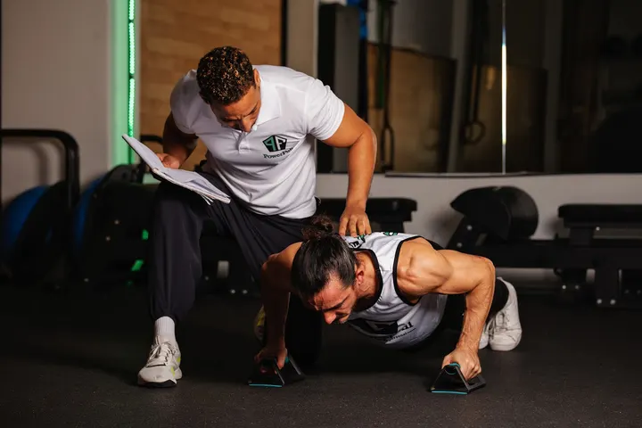 Powerfull (centro deportivo) — Estudio de fitness en Regiones Devastadas, Almería