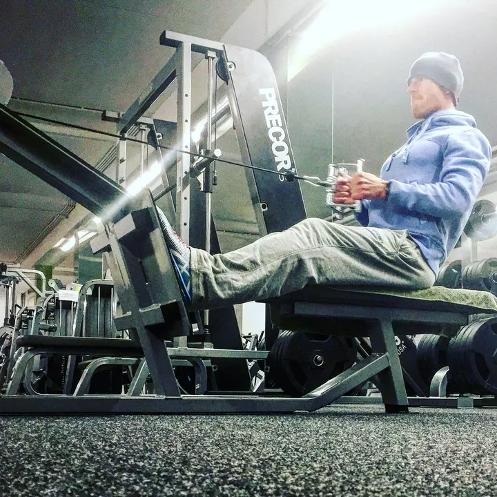 Tom's Fitness Lounge — fitnessstudio in Meiserich, Ulmen — 2