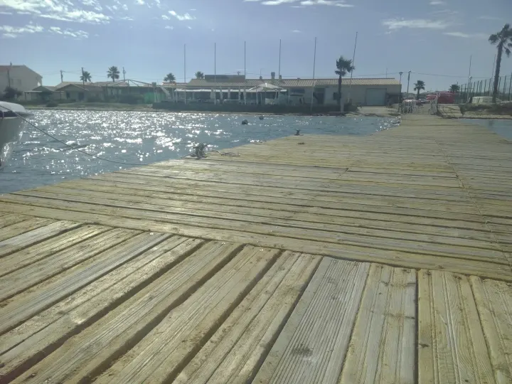Centro Nautico da Praia de Faro — Surf em Praia de Faro Nascente, Faro