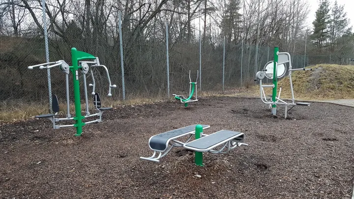Hagängen, utegym — fitness studio-studio i Upplands Väsby, Stockholm
