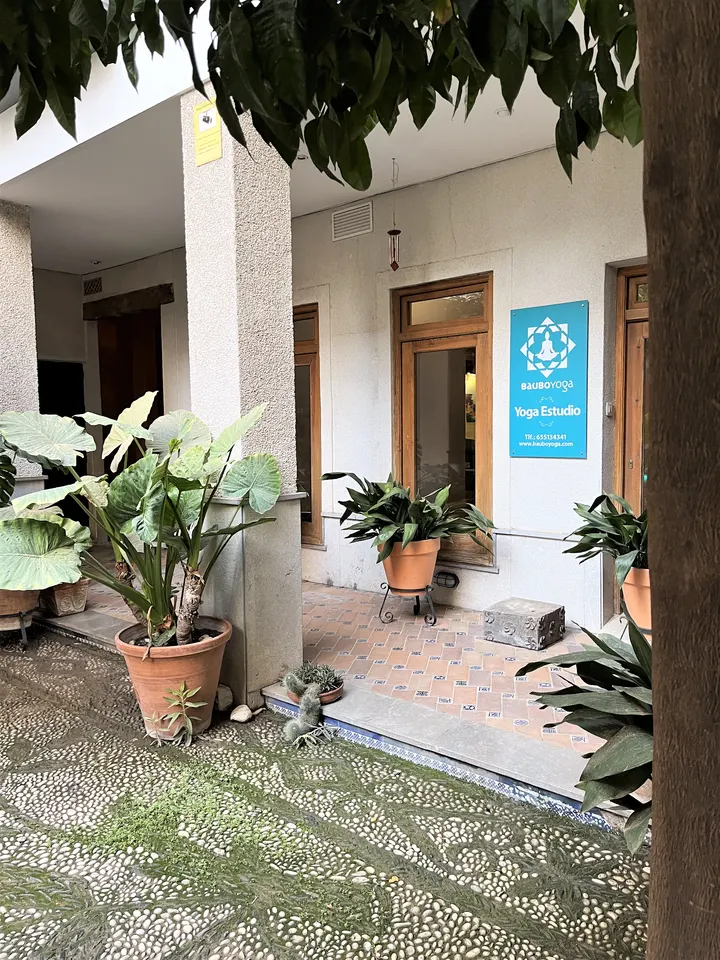 Yoga En Femenino - De Prana Vashya Yoga España — yoga-studio en Albaicín, Granada — 3