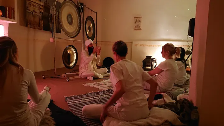 Centro Dorado Kundalini — Yoga en Parque de Lisboa, Alcorcón