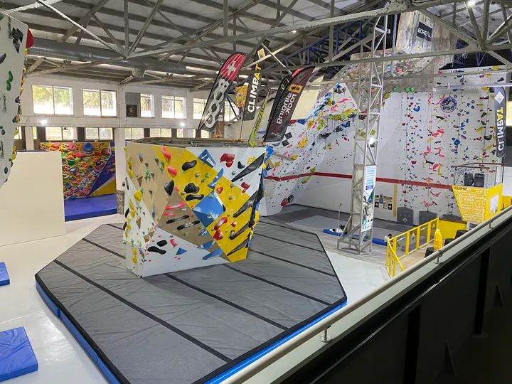 Climbat La Foixarda — Escalada en Sants-Montjuïc, Barcelona