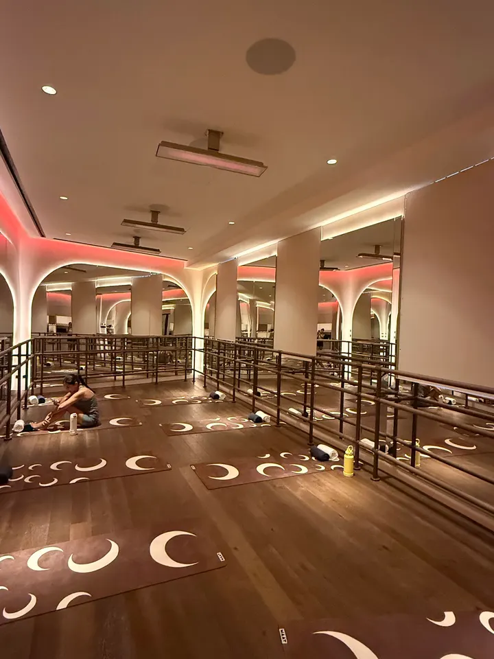Six Harmonies Studio & Café — hot yoga-studio en Salamanca, Madrid — 3
