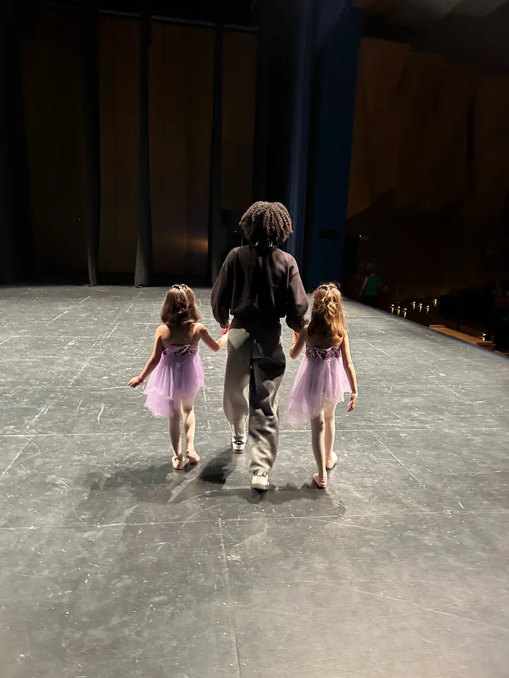 ¡A ESCENA! Escuela de música y danza — baile-studio en Oviedo — 3