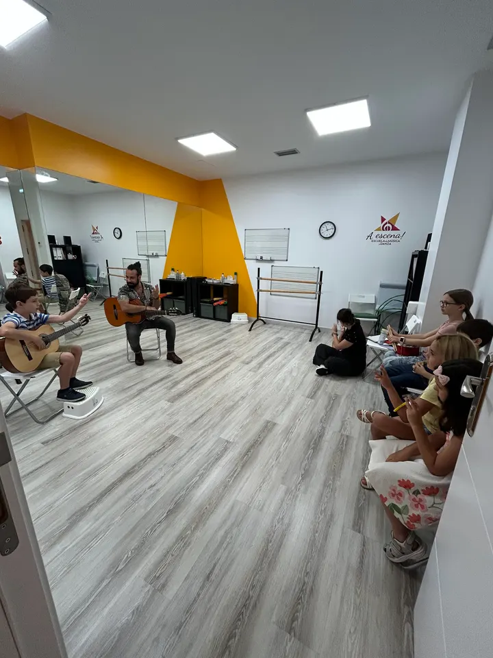 ¡A ESCENA! Escuela de música y danza — baile-studio en Oviedo — 4