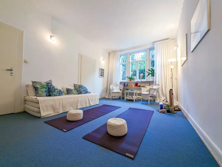 Ärztliche Praxis für Yogatherapie und Yoga Nidra — yoga-studio in Frankfurt am Main — 3