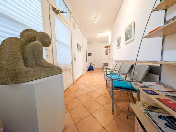 Ärztliche Praxis für Yogatherapie und Yoga Nidra — yoga-studio in Frankfurt am Main — 4