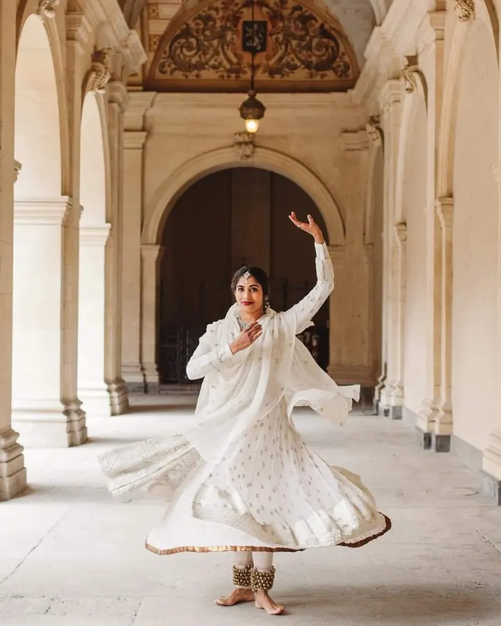 Rafia Bon Danseuse Bollywood — danse-studio à Lyon — 4